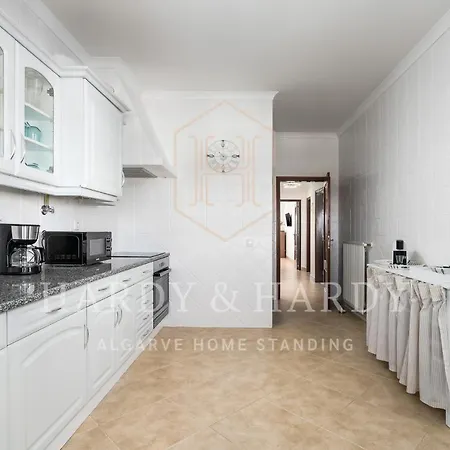 Apartment H&h - Rare Amazing With Panoramic Sea Views Near To Meia & Center